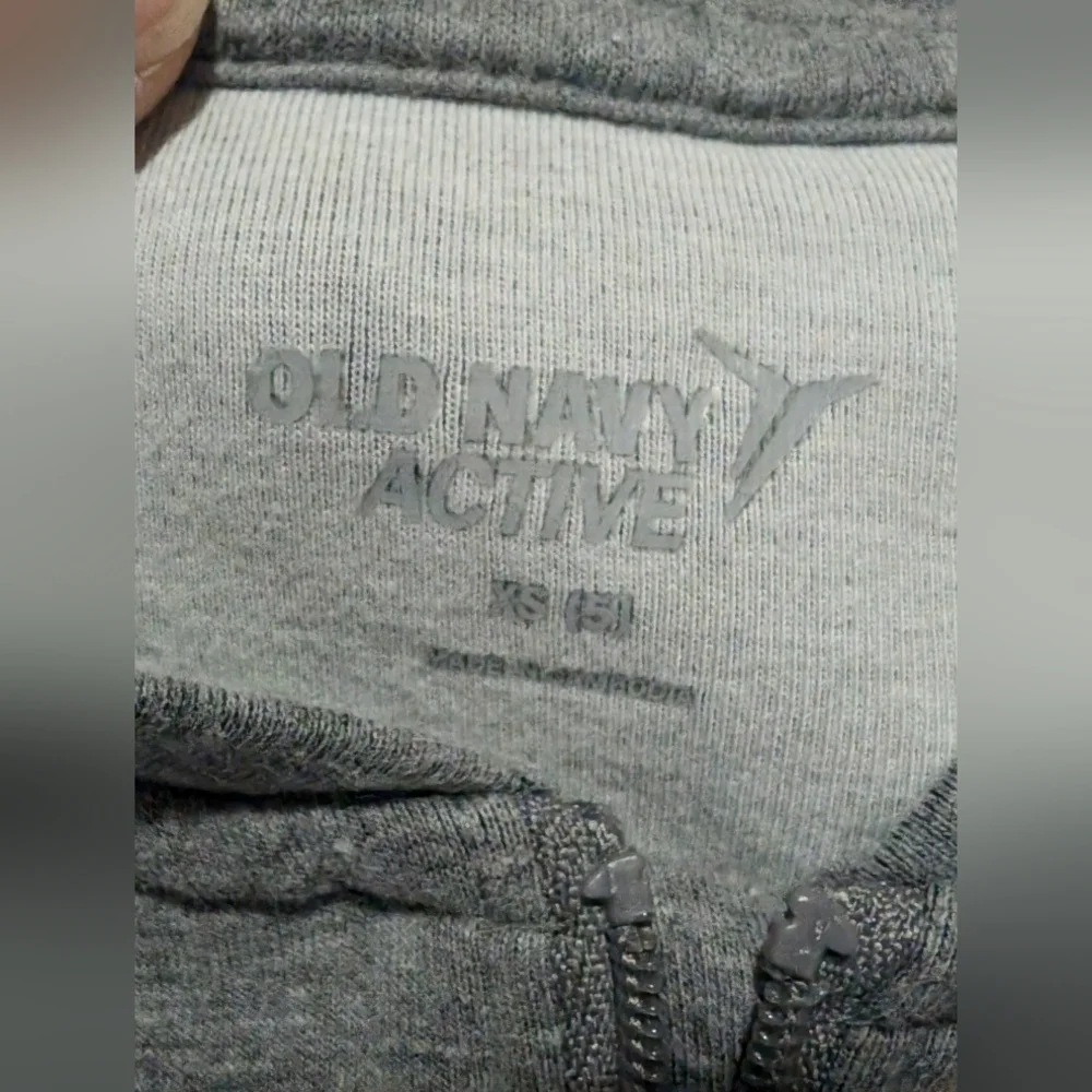 Old Navy Gray Kids Sweatshirt with Maroon Accents